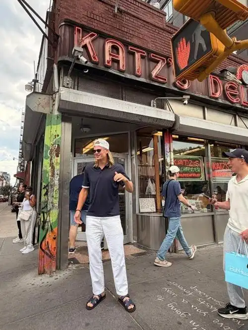 哈兰德逛街灵感嫁接FPS电竞：CS2纽约街头枪战地图脑洞解析